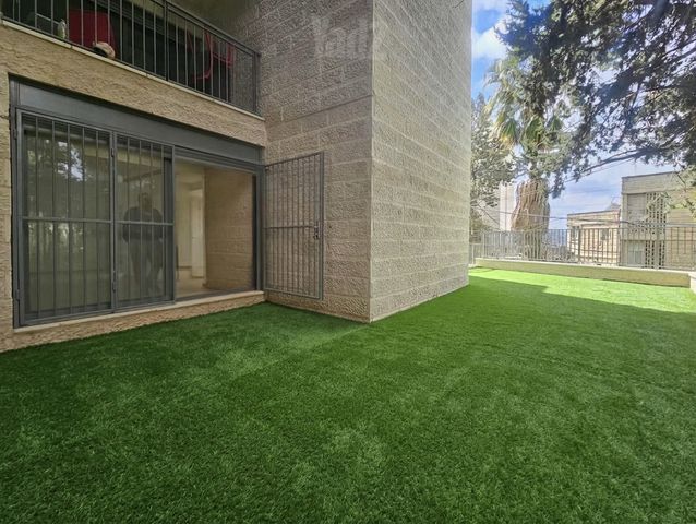 דירת גן למכירה בירושלים — 4