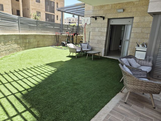 דירת גן למכירה בירושלים — 2