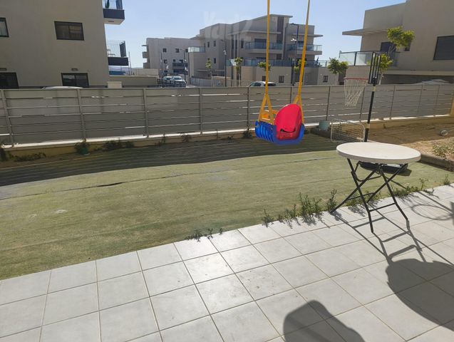 עין המערה 7