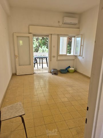 כיכר היינריך היינה 14