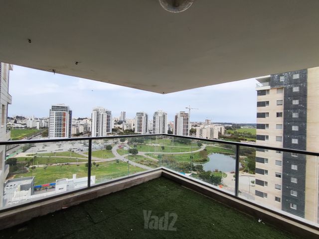 לכיש 21
