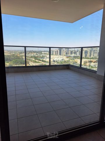 שולמית אלוני 