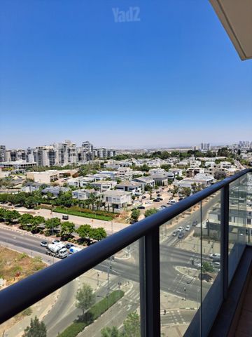 שולמית אלוני 