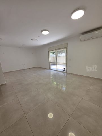 הצייר צבי שור 