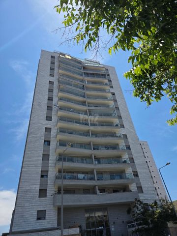 תמונה 2 של דירת 6 חדרים להשכרה בנתניה