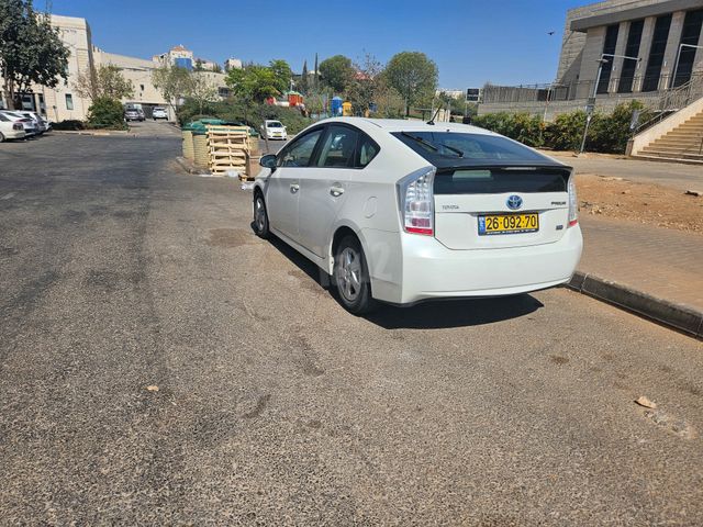 מודעת רכב טויוטה פריוס