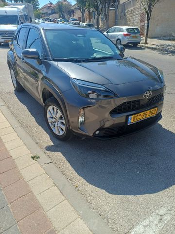 מודעת רכב טויוטה יאריס קרוס