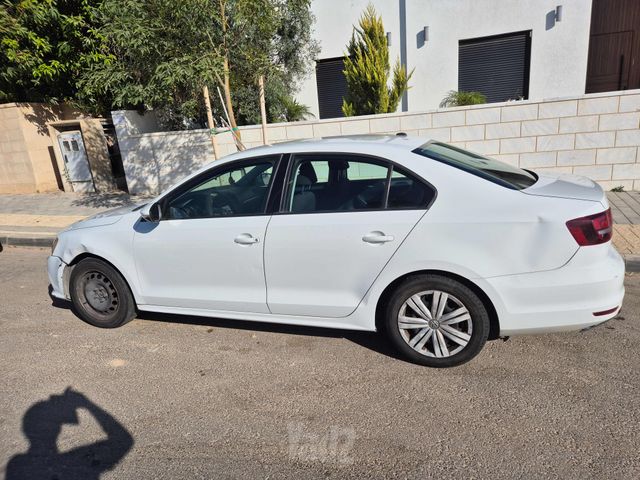 מודעת רכב פולקסווגן ג'טה 