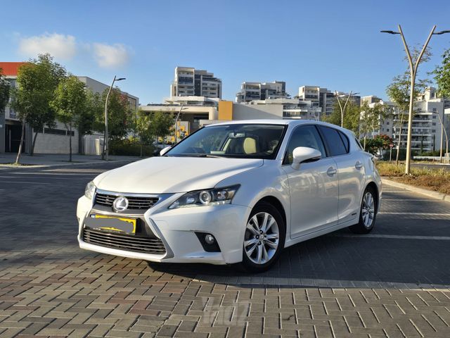 מודעת רכב לקסוס CT