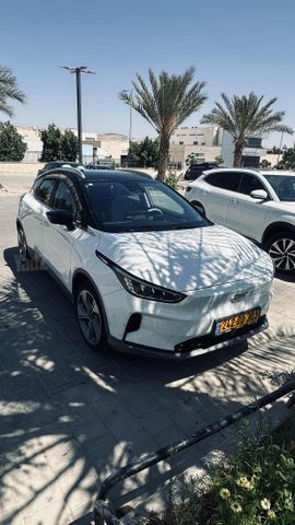 מודעת רכב ג׳ילי Geometry C