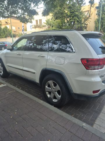 מודעת רכב ג'יפ גרנד צ'ירוקי