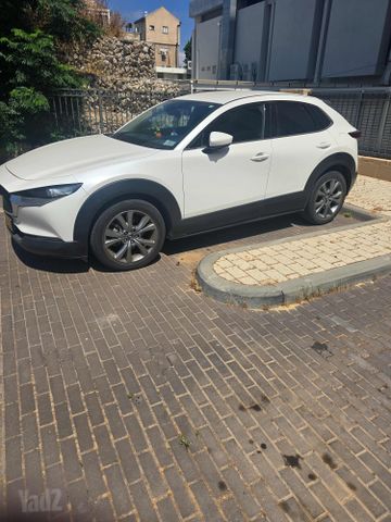 מודעת רכב מאזדה CX-30