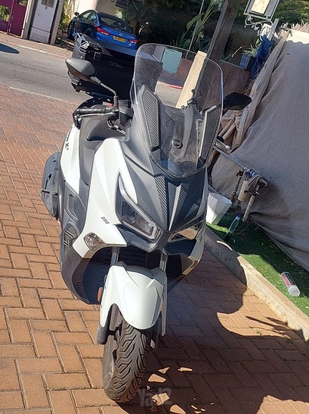 מודעת רכב סאן יאנג ג'וי-מקס Z-300