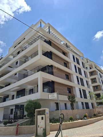 נעמי שמר 2