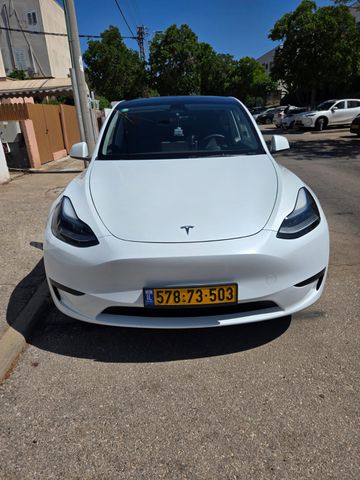 מודעת רכב טסלה מודל Y