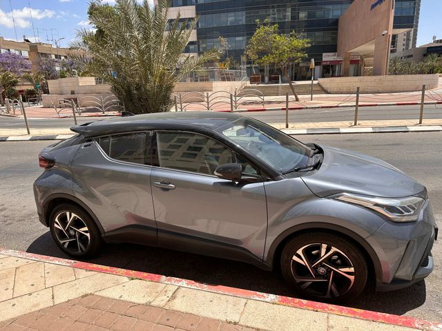 מודעת רכב טויוטה C-HR