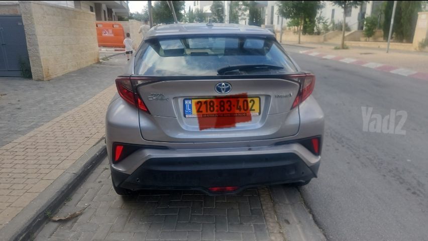 מודעת רכב טויוטה C-HR