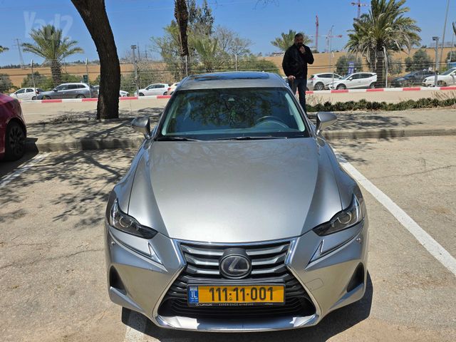 מודעת רכב לקסוס IS