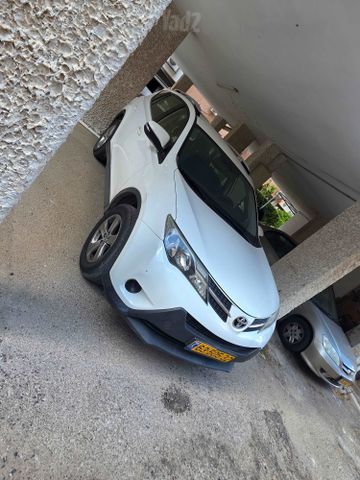 מודעת רכב טויוטה RAV4