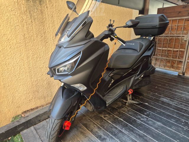מודעת רכב סאן יאנג ג'וי-מקס 250