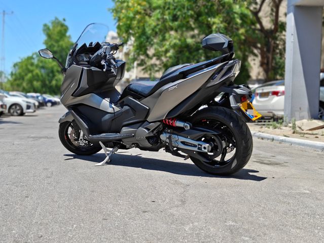 מודעת רכב קימקו AK 550