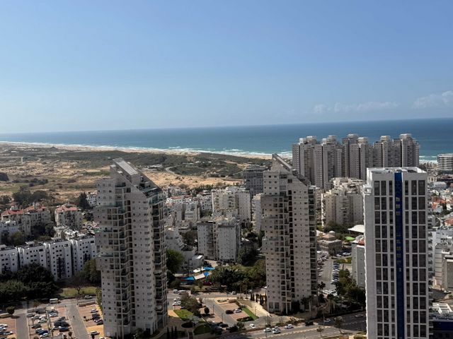 דרך מנחם בגין 1