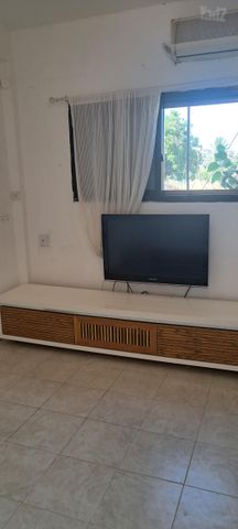 עזרא ונחמיה 18
