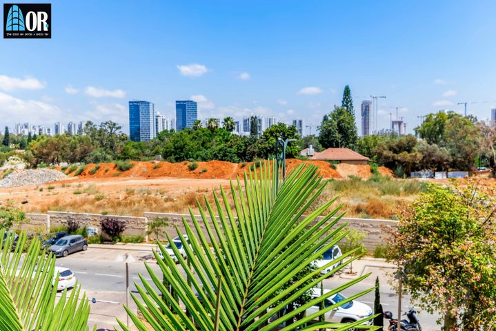 לאה גולדברג