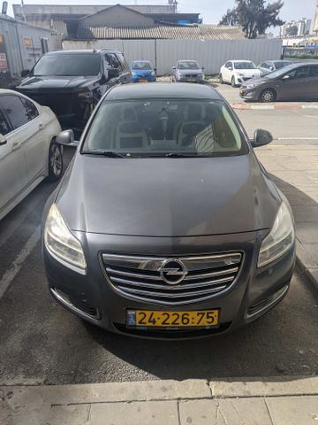 מודעת רכב אופל אינסיגניה