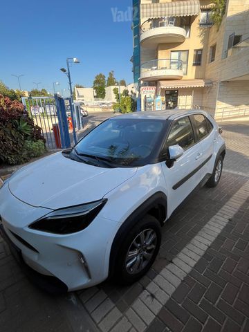 מודעת רכב טויוטה יאריס קרוס
