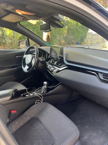 מודעת רכב טויוטה C-HR