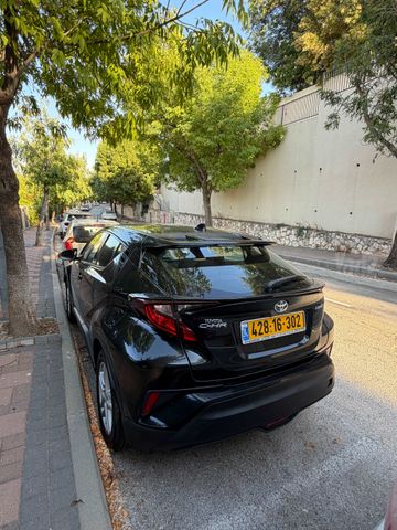 מודעת רכב טויוטה C-HR