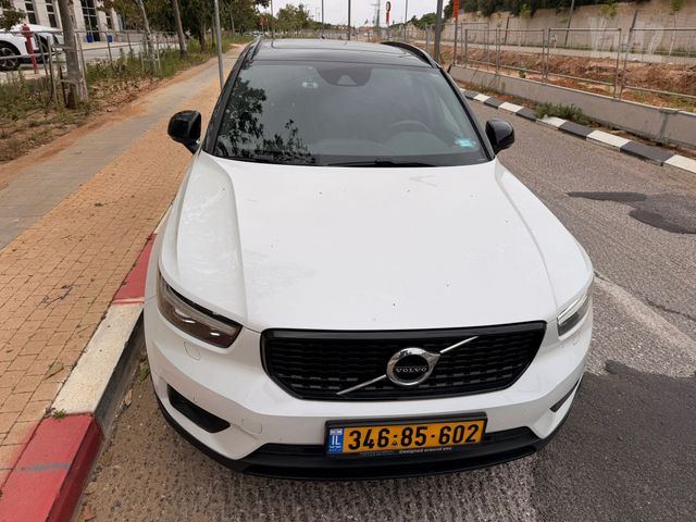 מודעת רכב וולוו XC40