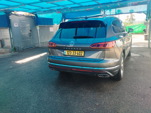 מודעת רכב פולקסווגן טוארג