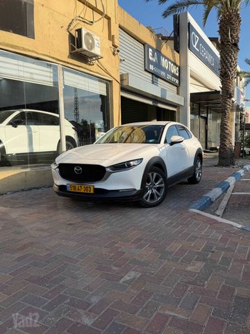 מודעת רכב מאזדה CX-30