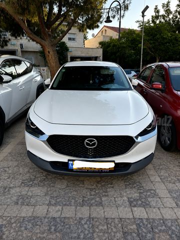 מודעת רכב מאזדה CX-30