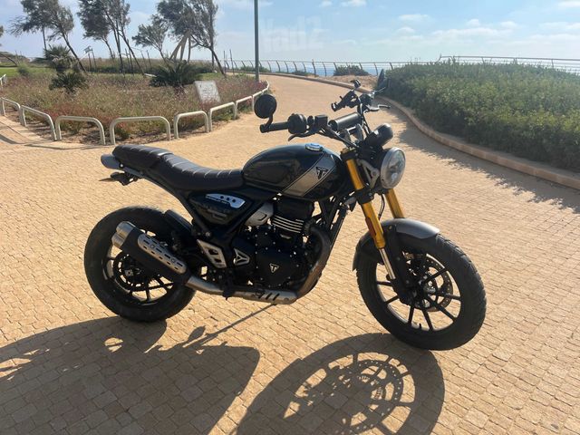 מודעת רכב טריומף Scrambler 400 X