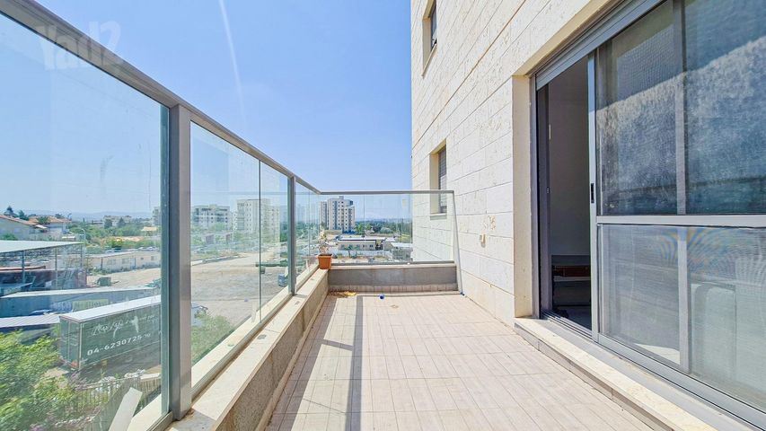 תאנה 52