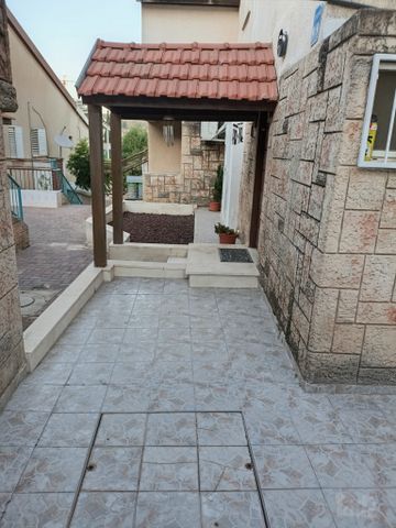 חיננית 9