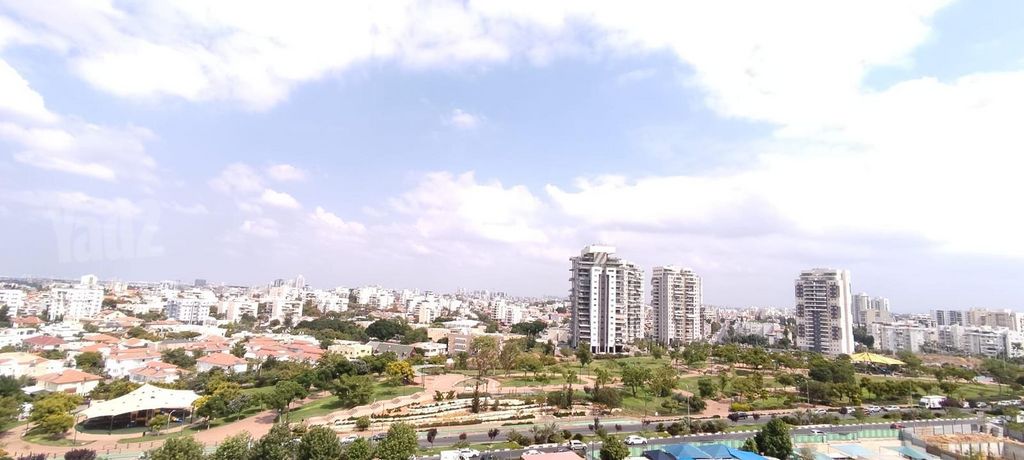 שדרות מקס ואמפרו שיין 7