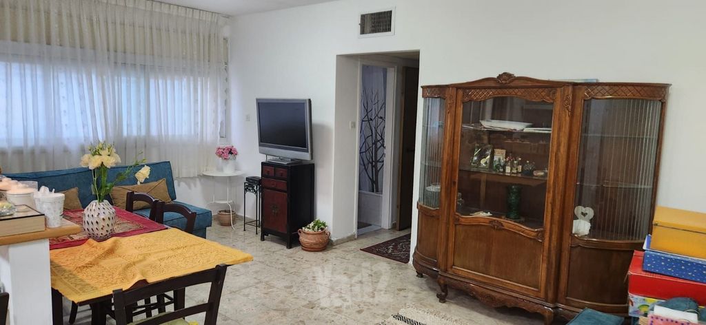דירה, הפרחים, מודיעין מכבים רעות