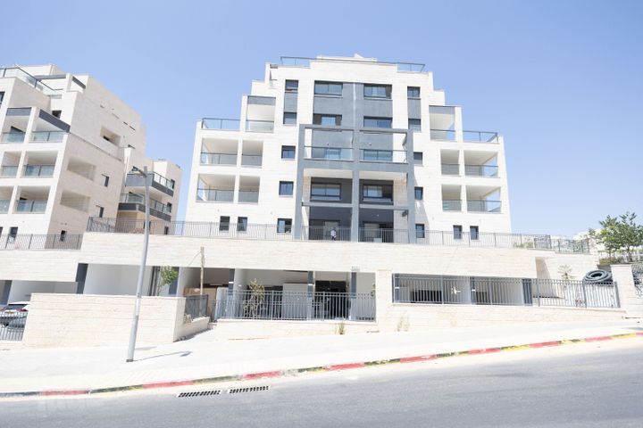 טריפלקס למכירה בבית שמש (תיווך) — 2
