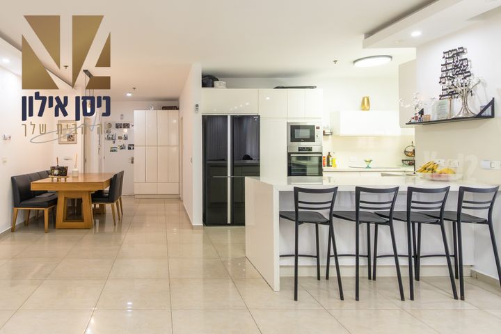 התשעים ושלוש 