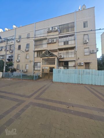 לוי אשכול 4