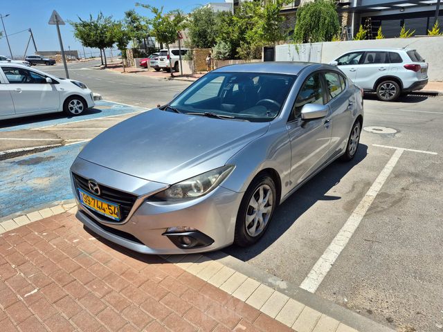 מודעת רכב מאזדה 3