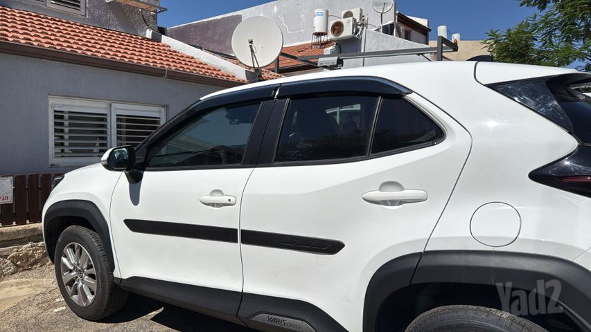 מודעת רכב טויוטה יאריס קרוס