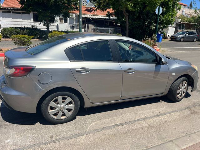 מודעת רכב מאזדה 3