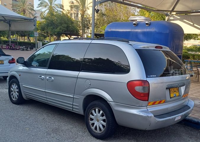 טאון אנד קאנטרי LXI אוט׳ 3.3 (176 כ״ס)