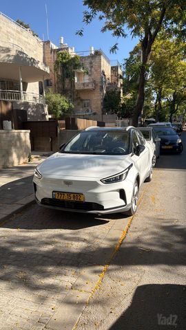 מודעת רכב ג׳ילי Geometry C