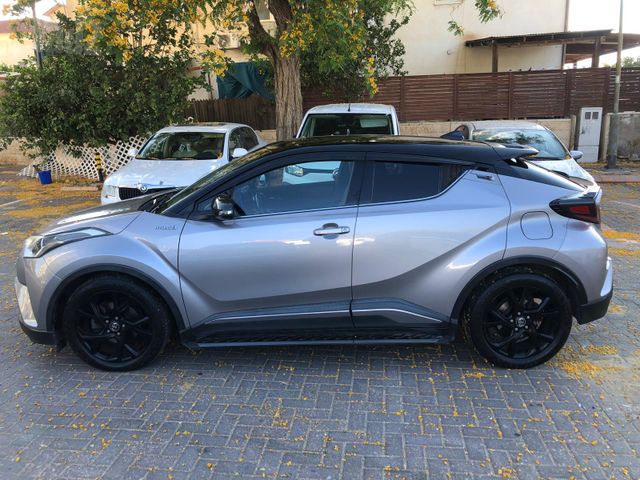 מודעת רכב טויוטה C-HR